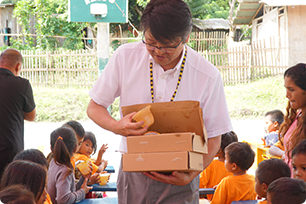 Handing out Tarami jellies
